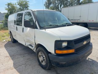 2015 Chevrolet Express 3500 Work Van - Exterior Front Right Corner Image